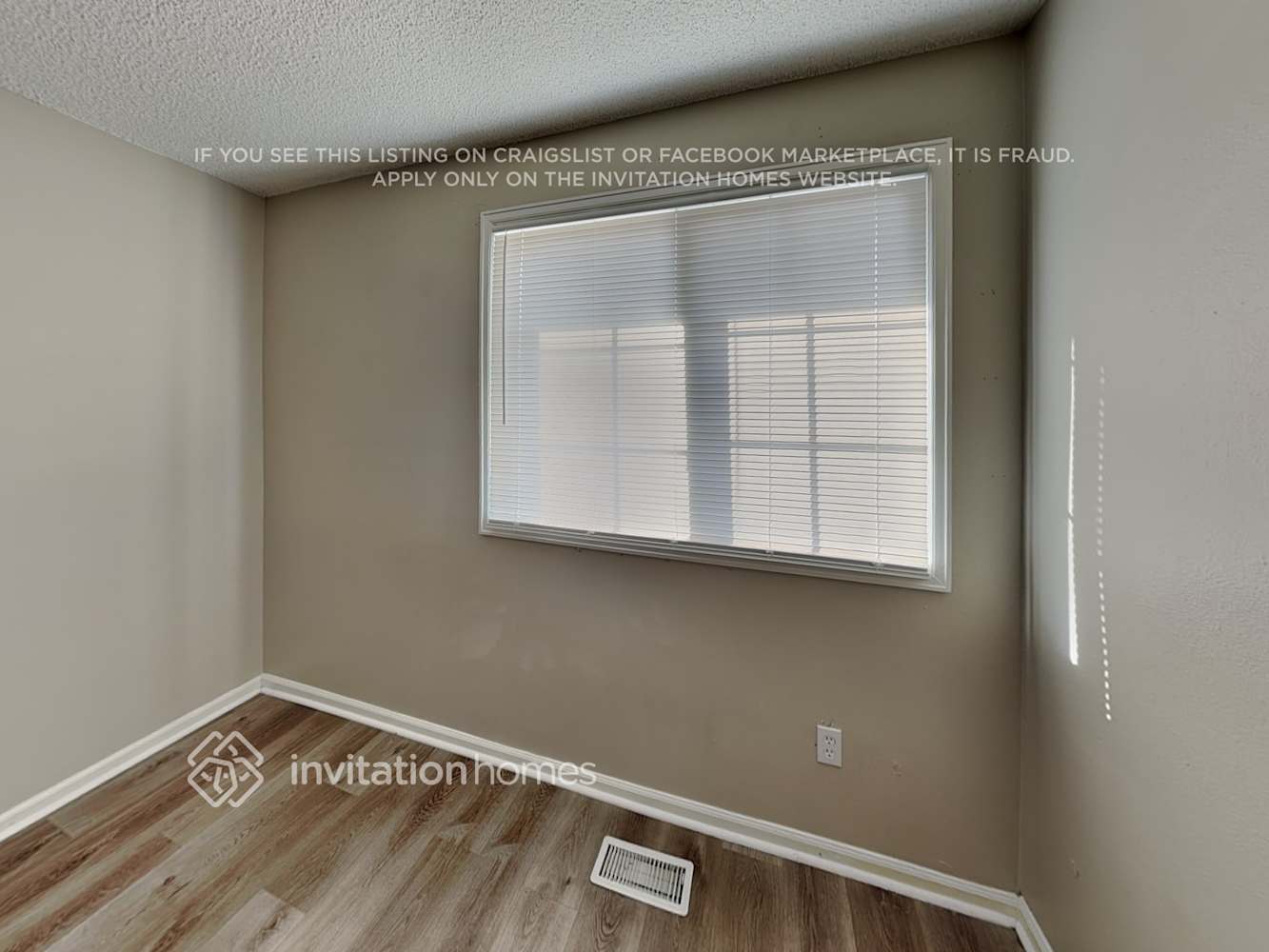 Building Photo - 1425 E 97th Pl