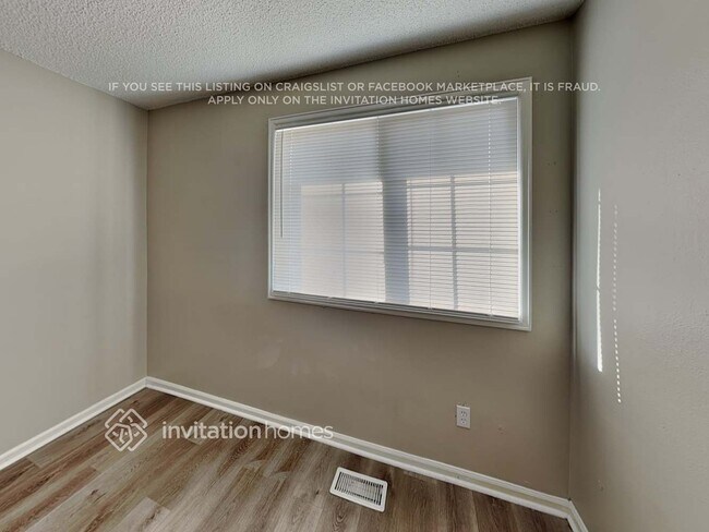 Building Photo - 1425 E 97th Pl