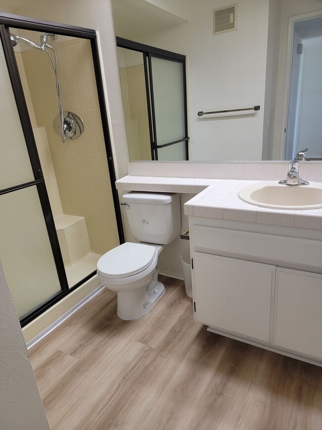 Building Photo - 2 BR / 2 BA Condo with Spectacular Views Near Patrick Henry High School