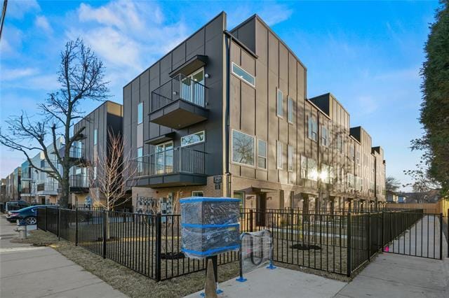 Building Photo - 2101 N Prairie Ave