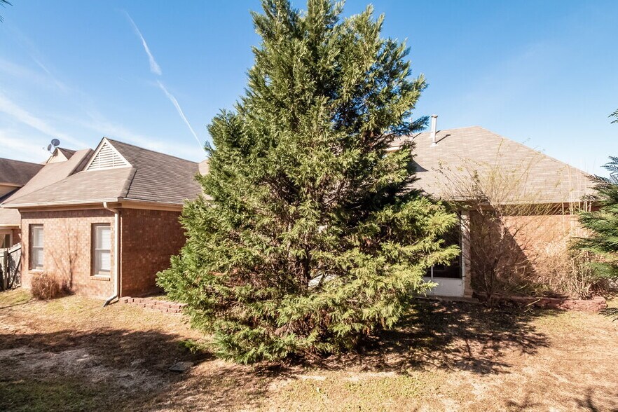 Building Photo - 2064 Milbrey St