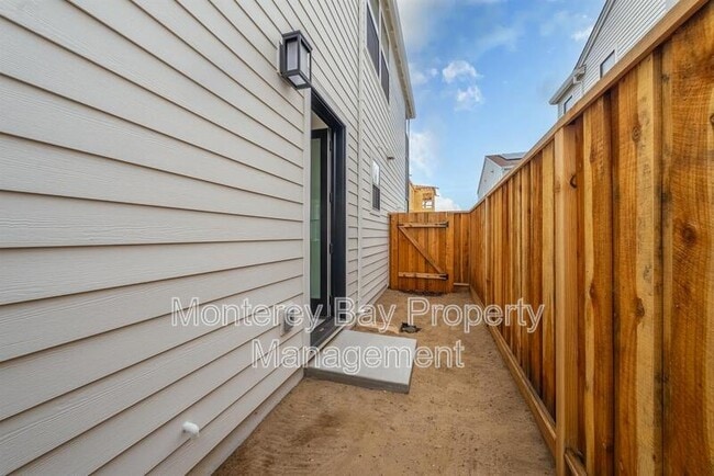 Building Photo - 111 Sea Shell Ave