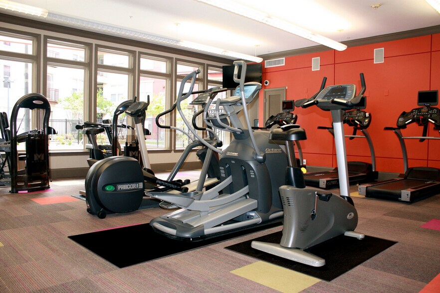 Building Photo - 903 Providence Place