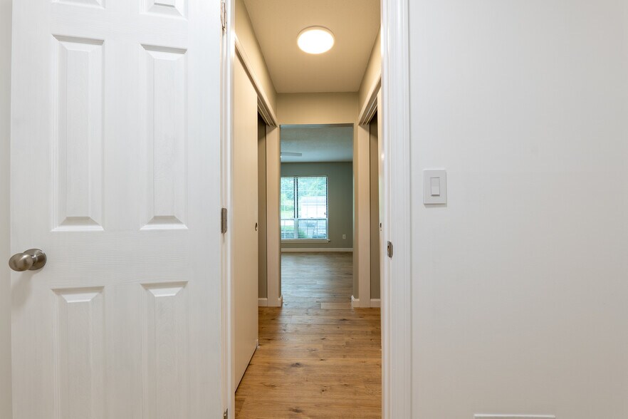 Building Photo - 5 Bernards Rd