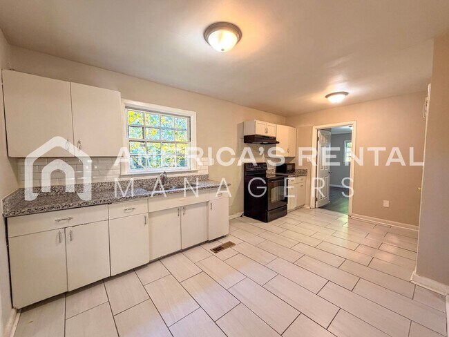 Building Photo - Coming Soon! View NOW! Cozy Anniston Home ...