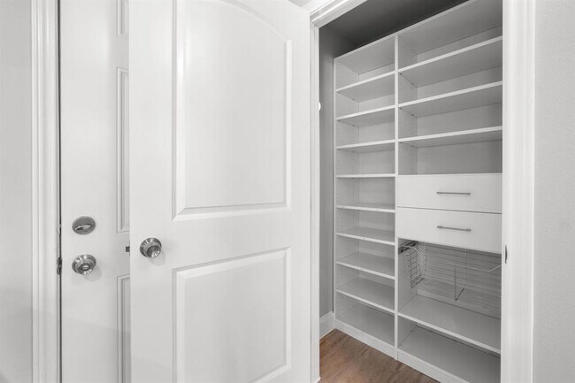 Building Photo - 2311 Santa Rita St