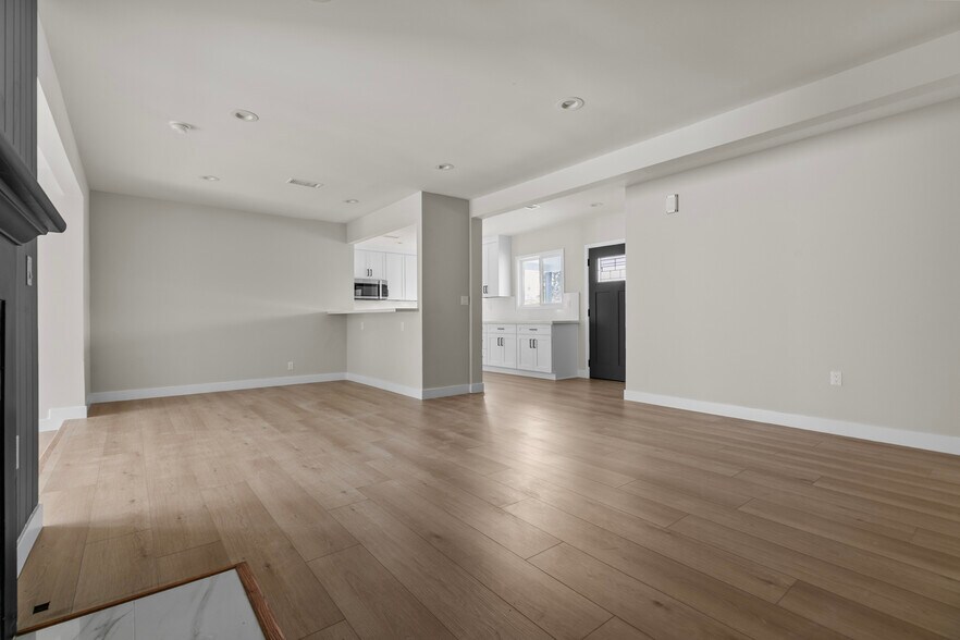 Building Photo - 6921 Bluebell Ave