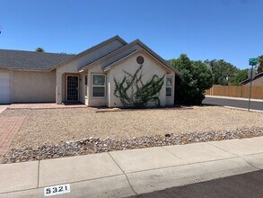 Building Photo - Lovely 3 Bedroom home for rent close to Thunderbird Medical!