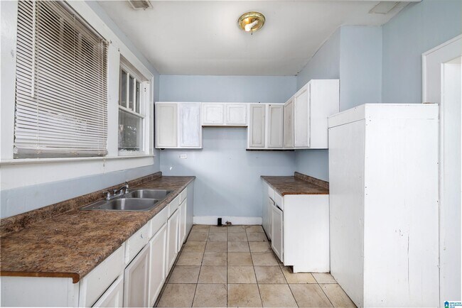 Building Photo - 2518 Ave J