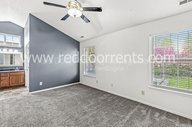 Building Photo - 1522 Lake Point Ln N