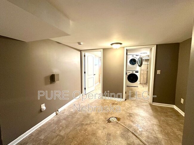 Building Photo - 5851 S 51st St