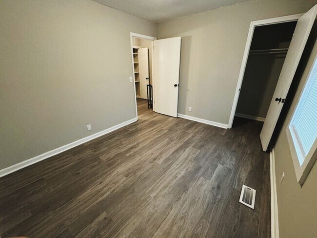 Building Photo - Two Bedroom Duplex near Trinity Hills in N...