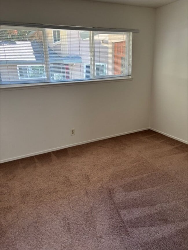 Building Photo - Cute Pleasanton Condo