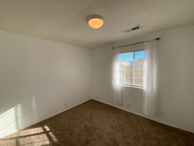 Building Photo - 4 Bedroom Single Story Home Available Near McMahon Blvd NW & Unser Blvd NW!