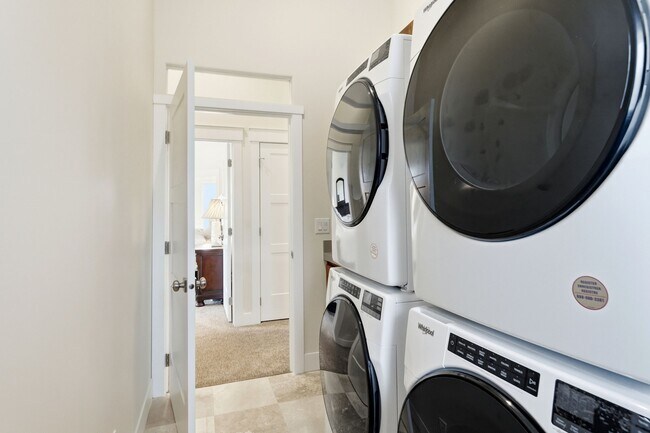 Building Photo - 415 E Earl St