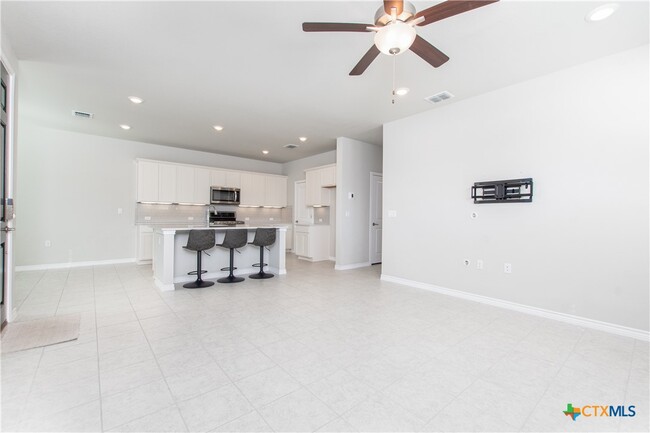 Building Photo - 121 Lafitte Dr