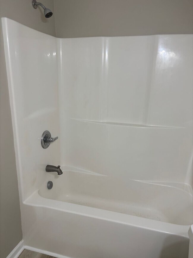 Building Photo - NEWLY RENOVATED 3 BED, 2 BATH HOME IN HIGH POINT!