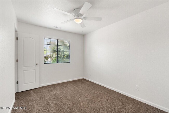 Building Photo - 3795 N Navajo Dr
