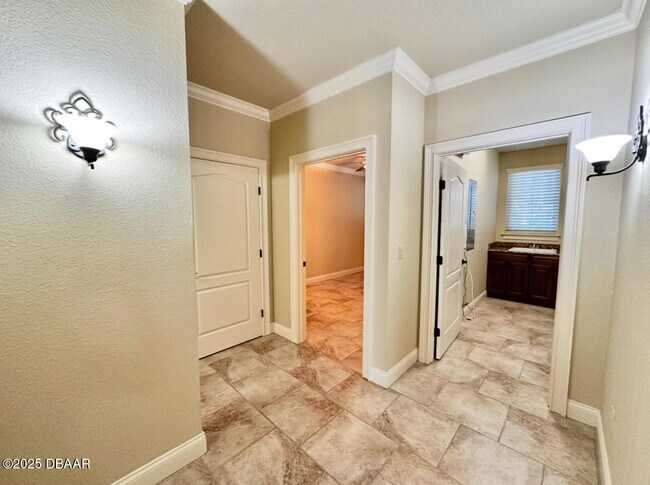 Building Photo - 5090 Riverside Dr