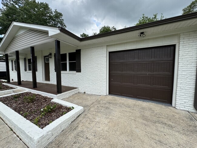 Building Photo - 3620 SW Cerro Vista St