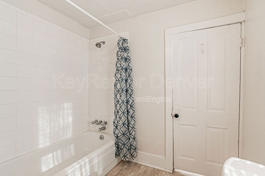 Building Photo - 2033 S Clayton St