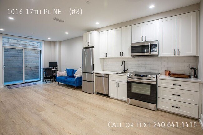 Building Photo - 1016 17th Pl NE