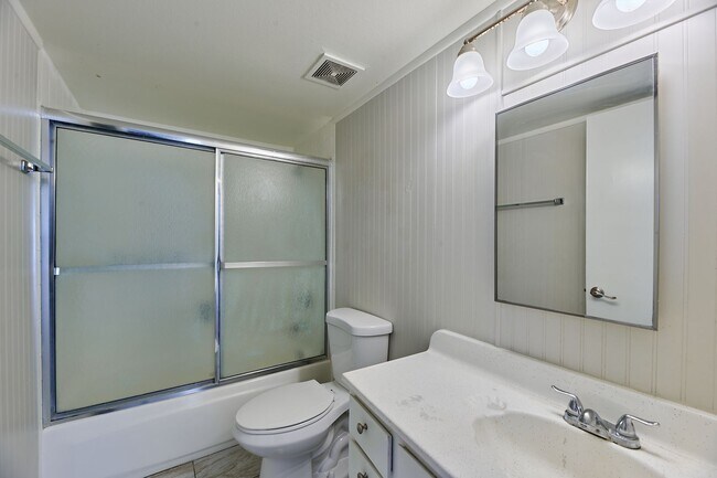 Building Photo - E Camelback