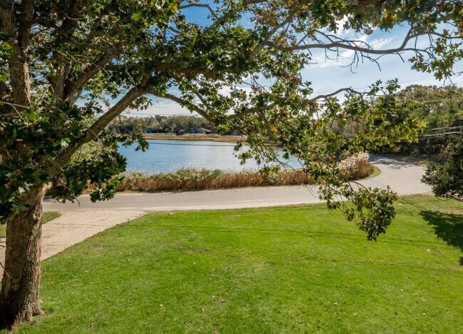 Building Photo - 69 Fresh Pond Rd