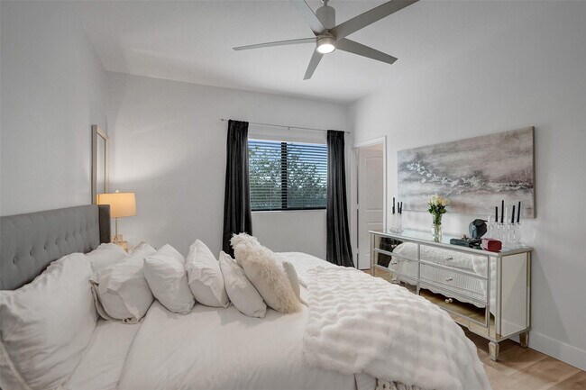 Building Photo - 4234 N Dixie Hwy