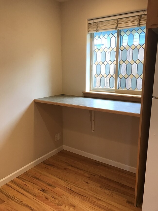 Building Photo - Three bedroom, Two bath home in Ashland.  | Available Now