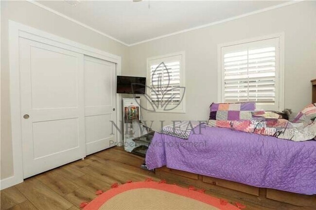 Building Photo - Stunning Claremont Home
