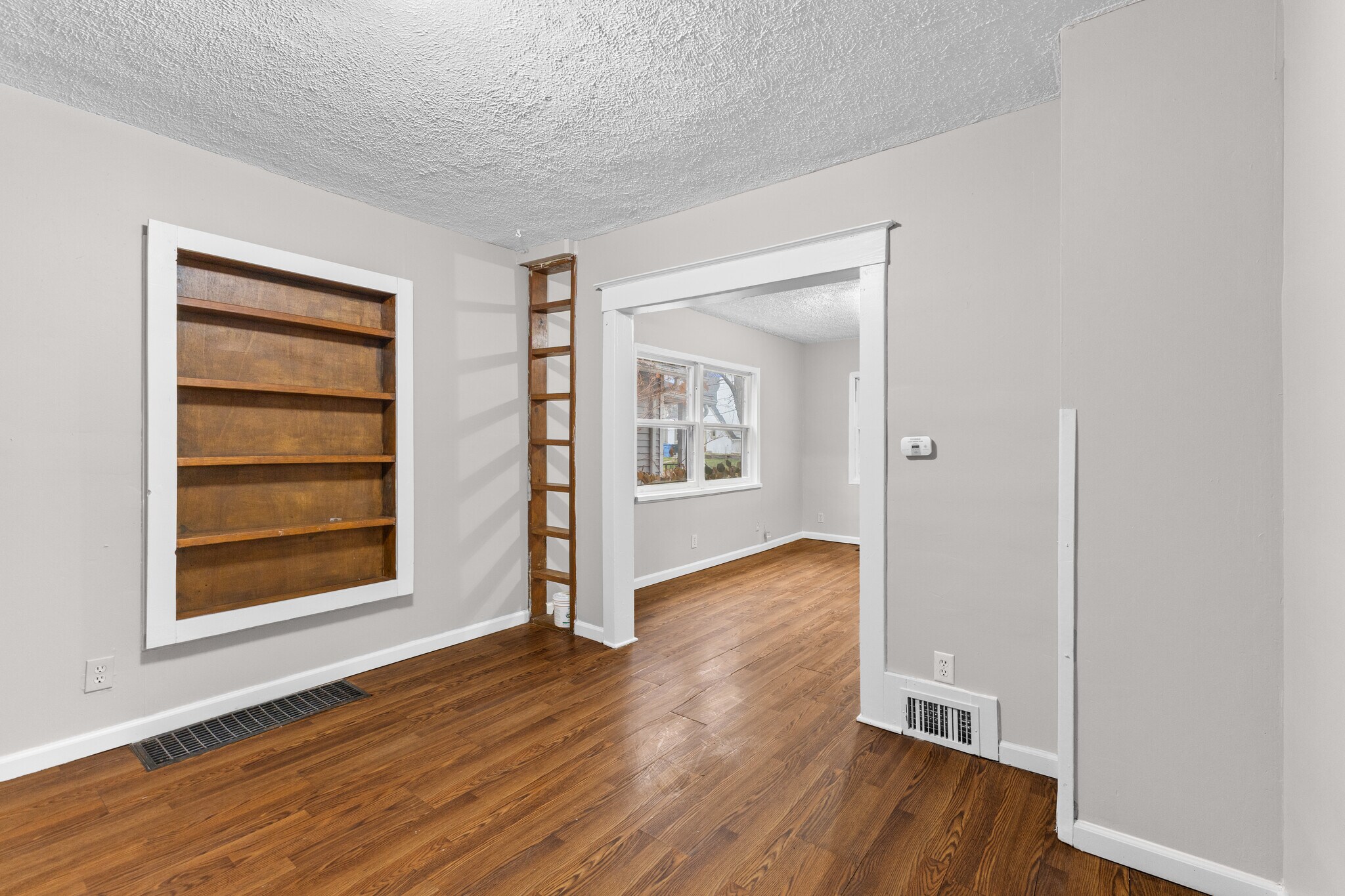 Building Photo - 922 Dakin St