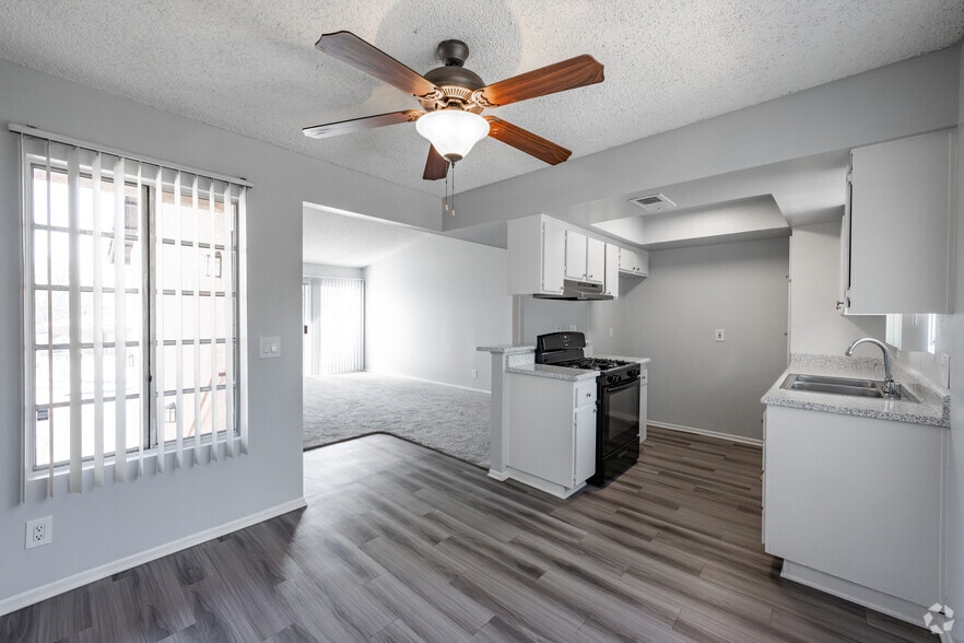 2BD, 2BA - 1050SF - Dining/Kitchen - 619 E. Riverside Dr.