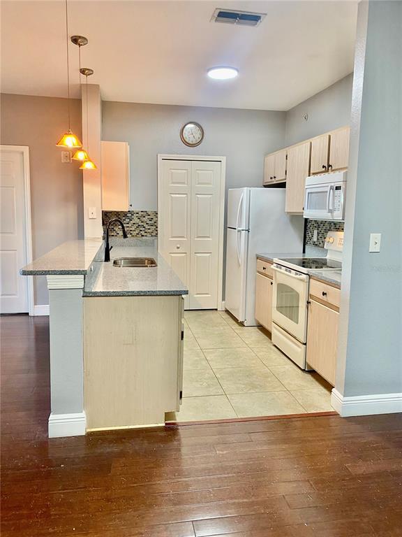 Building Photo - 5451 Vineland Rd