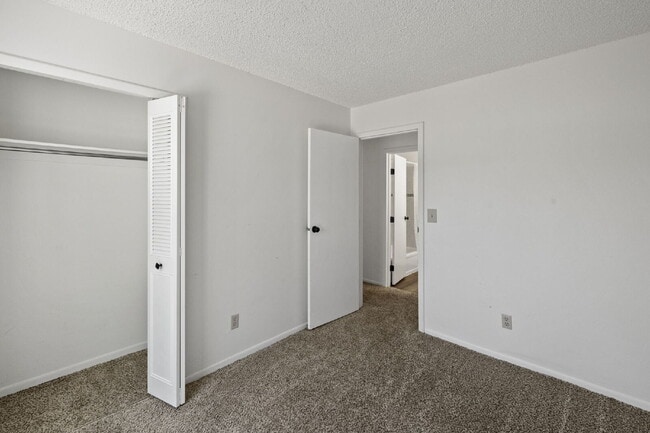 Building Photo - Close to Fort Carson and Cheyenne Mountain, 3 bedroom townhome with 2 car garage.
