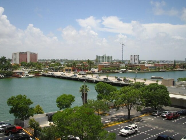 Building Photo - 1455 N Treasure Dr