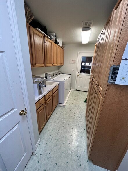 Main - Laundry - 565 W 40 N