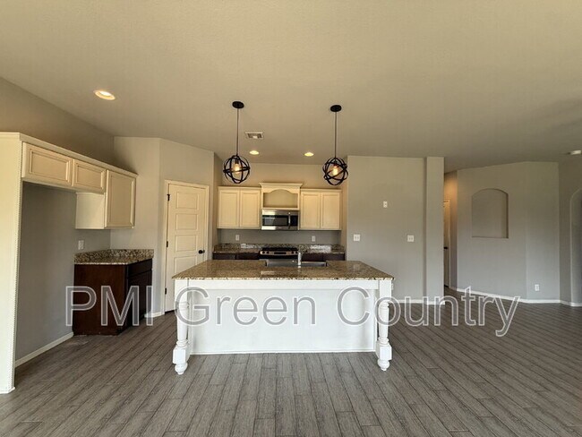 Building Photo - 3903 W 105th St S