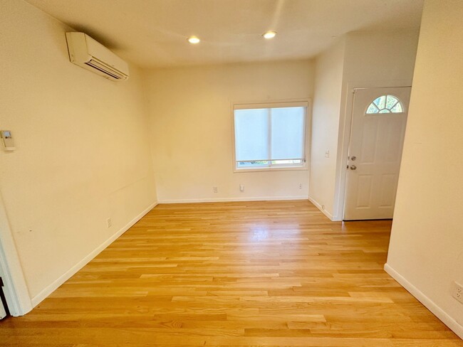 Building Photo - Beautiful 1-bedroom unit (half of a duplex...