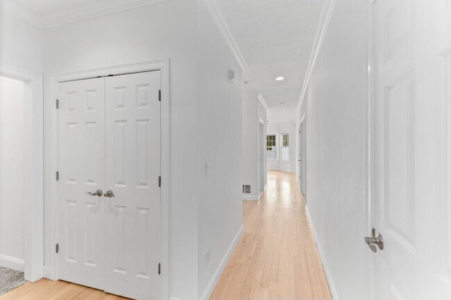 Building Photo - 5 Neff Dr