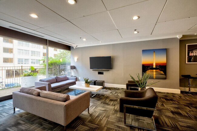 Building Photo - Modern Comfort 2BD/1BTH  in Navy Yard & So...