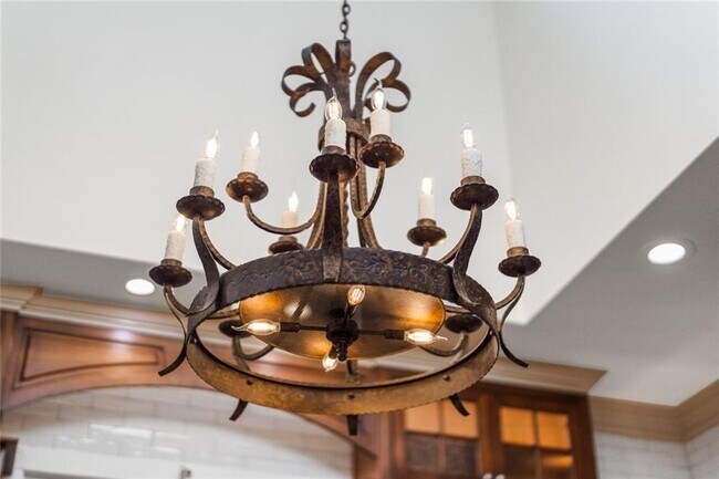 Building Photo - 390 Hembree Rd