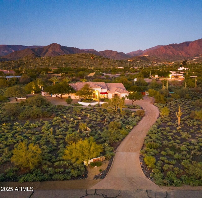 Building Photo - 5910 E Cielo Run S