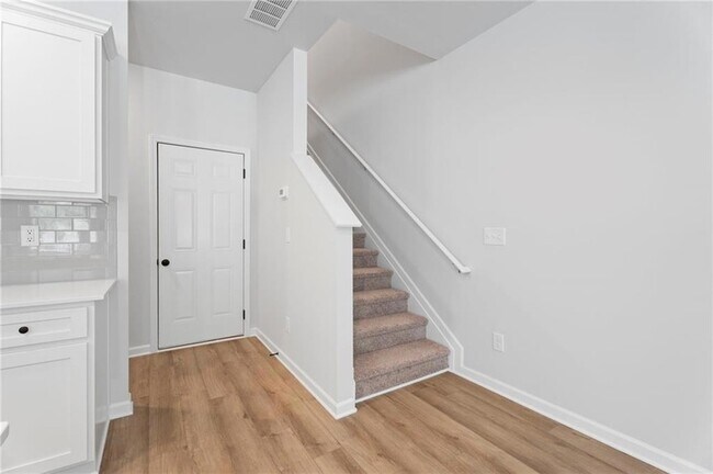 Building Photo - 156 Flier Dr