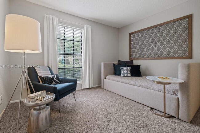 Building Photo - 3101 Port Royale Blvd