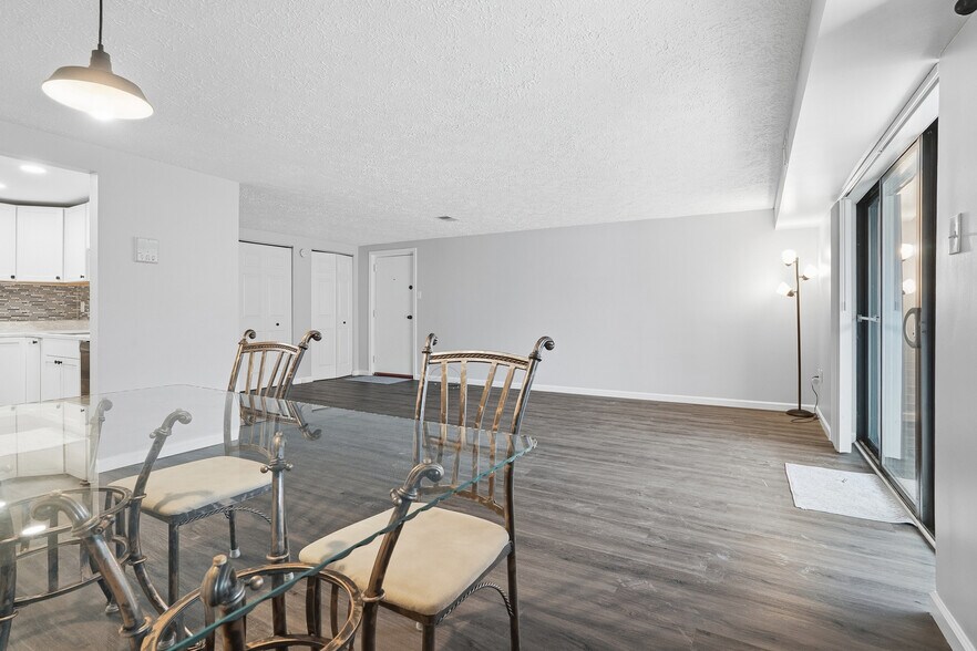 Building Photo - 1204 Dutilh Rd