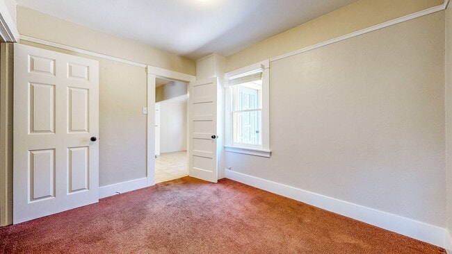 Building Photo - Charming 2 Bedroom 1 Bathroom Single Famil...