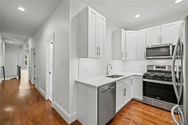 Building Photo - 102 N Harvie St