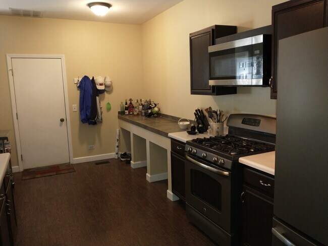 Building Photo - 230 Partridge Ct