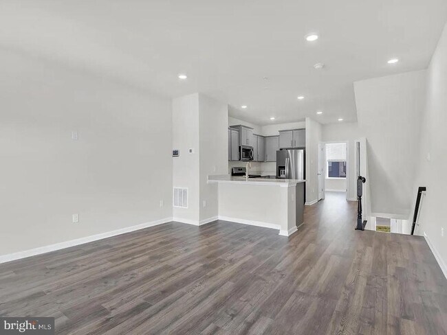 Building Photo - 723 Courier Ln